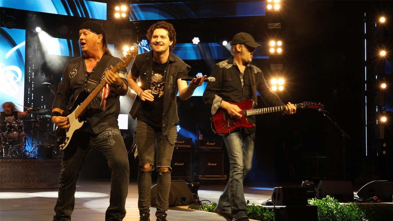 Firehouse playing live